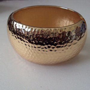 Hammered gold tone hinged closure 1.5" wide POS 108
